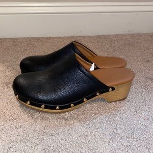 BRAND NEW- Universal Thread Studded Clogs